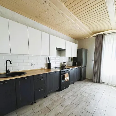 House Yablunytsya