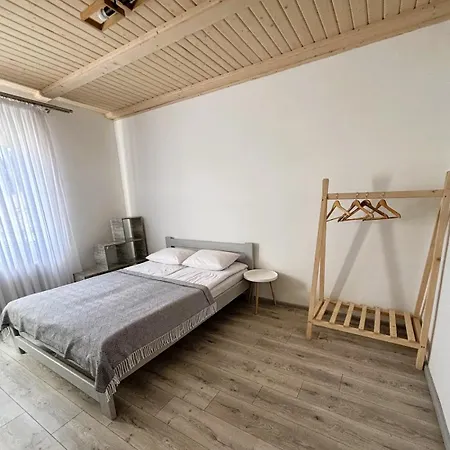 House Yablunytsya