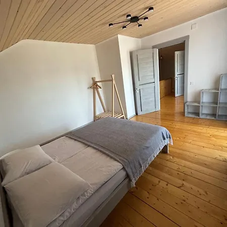 House Yablunytsya