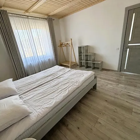 Apartment House Yablunytsya
