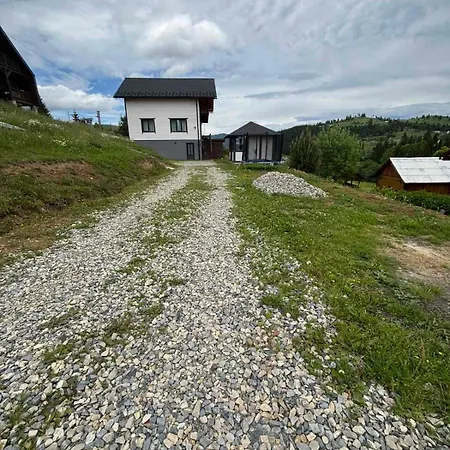 Apartment House Yablunytsya