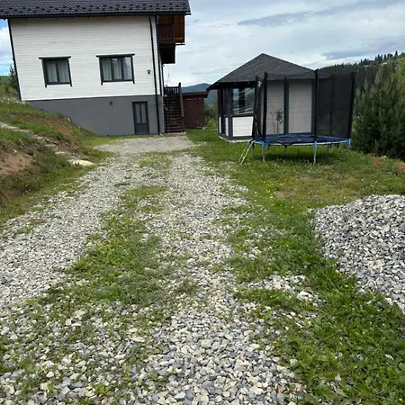 Apartment House Yablunytsya