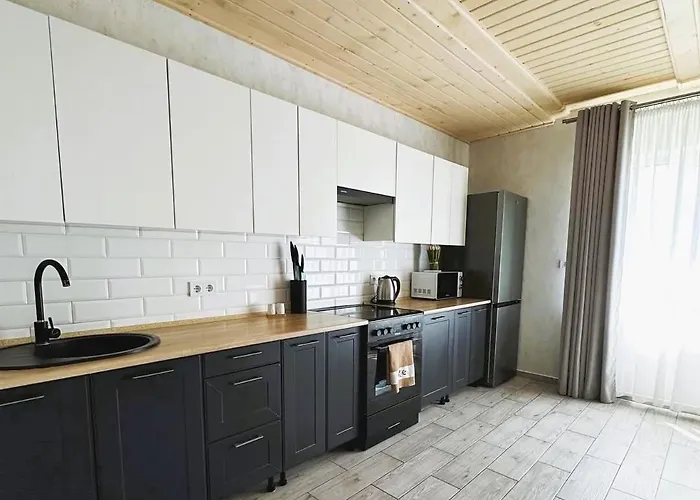 House Yablunytsya