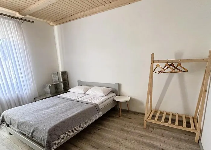House Yablunytsya